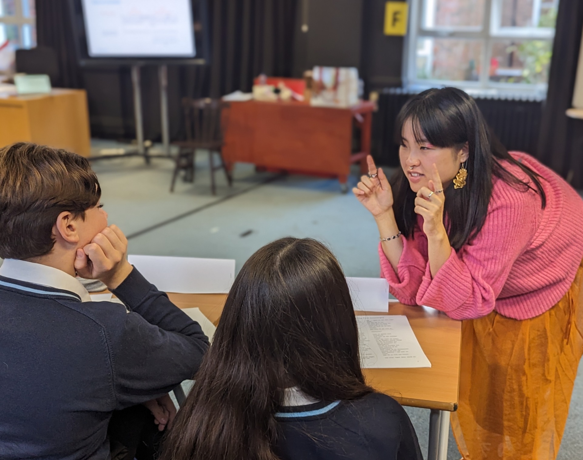 Sophie Lau talking to students in her workshop